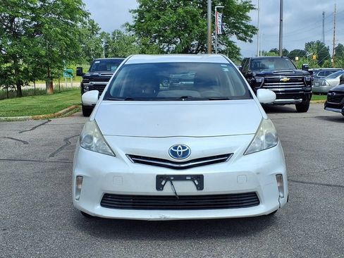 Used 2014 Toyota Prius V Three FWD image 2