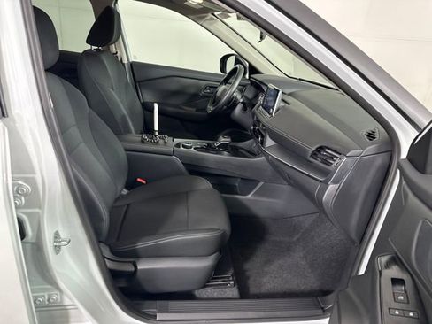 Certified 2025 Nissan Rogue S image 28