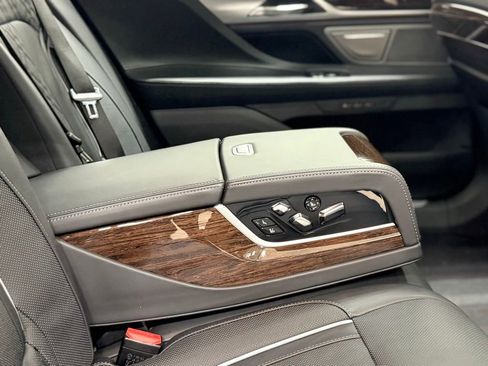 Used 2022 BMW 750i xDrive w/ Executive Package AWD/4WD image 47