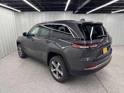 New 2026 Jeep Grand Cherokee Limited RWD image 4