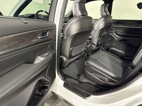 New 2025 Jeep Grand Cherokee L Overland w/ Advanced Protech Group III AWD/4WD image 20
