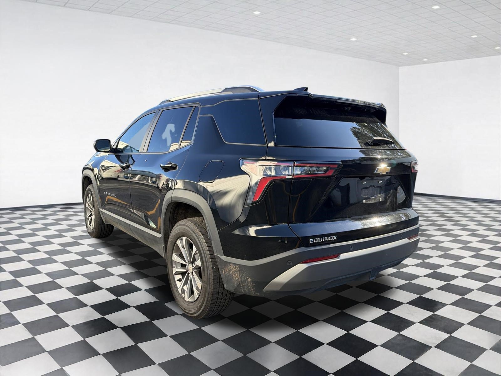 Used 2025 Chevrolet Equinox LT w/ Convenience Package II FWD image 6