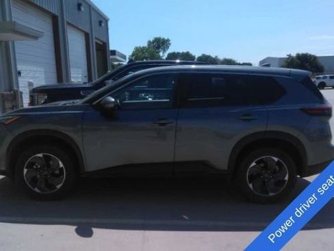 Used 2025 Nissan Rogue SV AWD/4WD image 7