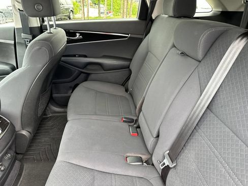 Used 2019 Kia Sorento AWD image 10