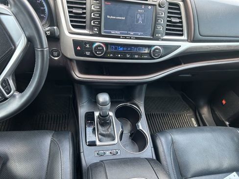 Used 2018 Toyota Highlander Limited FWD image 27