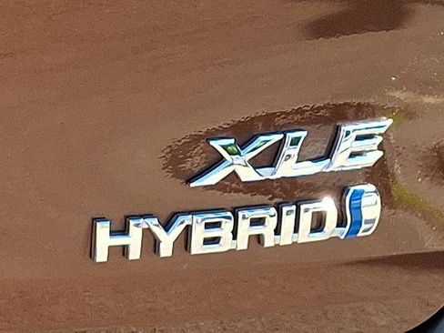 Certified 2021 Toyota Sienna XLE w/ XLE Plus Package AWD/4WD image 32