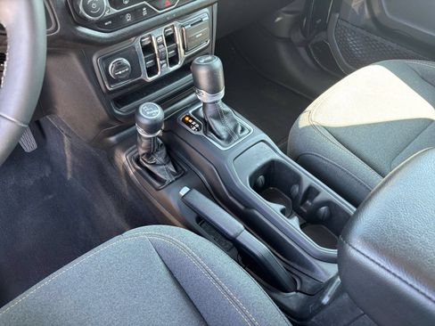 Used 2025 Jeep Wrangler Unlimited Sport AWD/4WD image 39