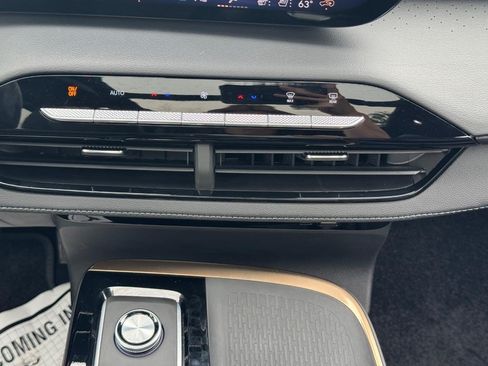 Used 2025 Buick Enclave Avenir w/ Super Cruise Package FWD image 13