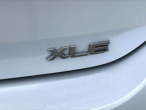 Used 2023 Toyota Highlander XLE image 9