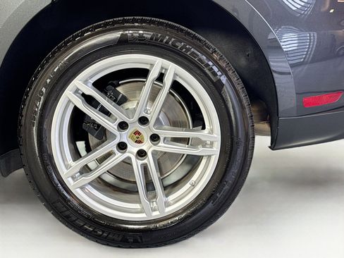 Certified 2025 Porsche Macan AWD/4WD image 25