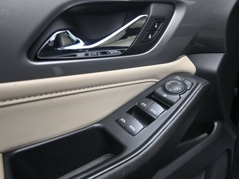 Used 2023 Chevrolet Traverse LS FWD image 26