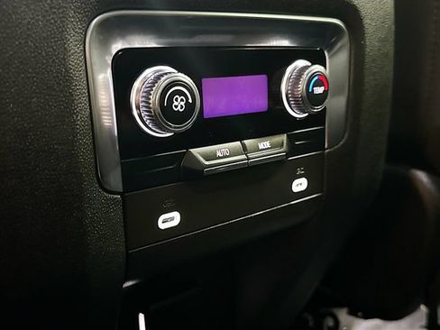 Used 2023 GMC Yukon SLE w/ LPO, Floor Liner Package AWD/4WD image 23
