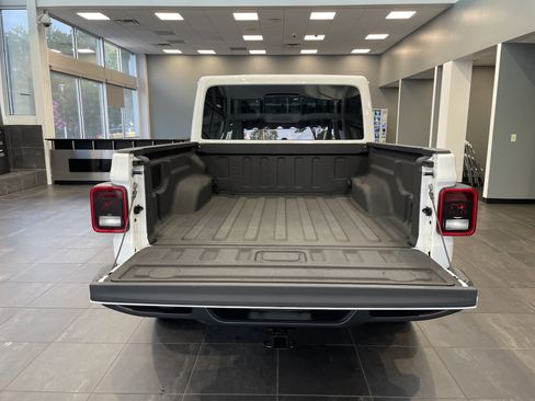 Used 2025 Jeep Gladiator Sport AWD/4WD image 32
