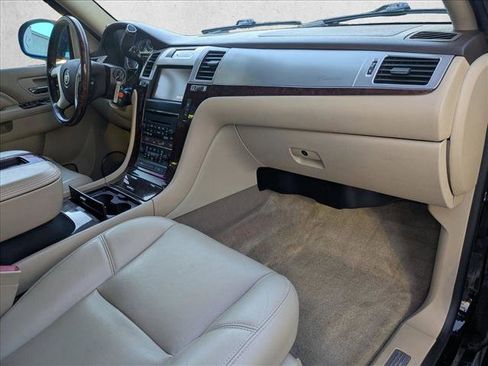 Used 2014 Cadillac Escalade ESV Premium image 24
