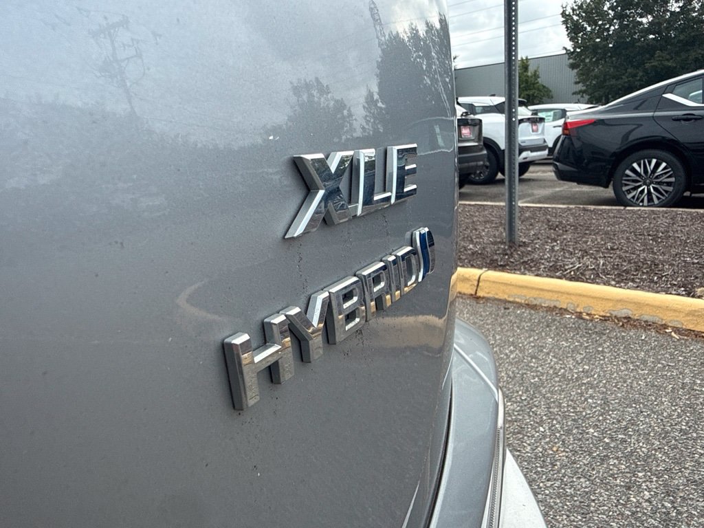 Used 2017 Toyota RAV4 XLE AWD/4WD image 17