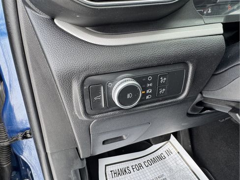 Used 2022 Ford Explorer XLT w/ Equipment Group 202A image 22