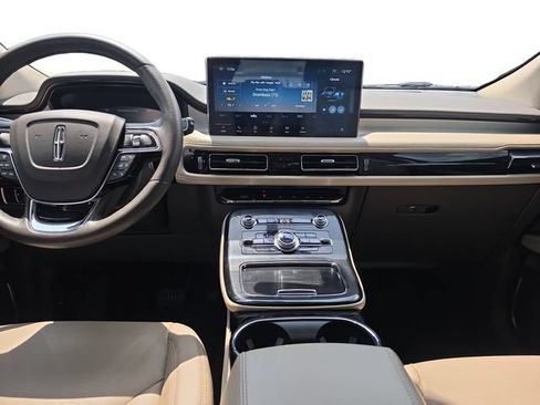 Used 2023 Lincoln Nautilus AWD w/ Premium Package image 12