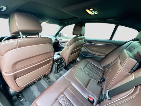 Used 2022 BMW M550i xDrive image 27