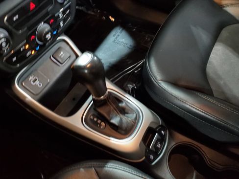 Used 2019 Jeep Compass Latitude FWD image 28