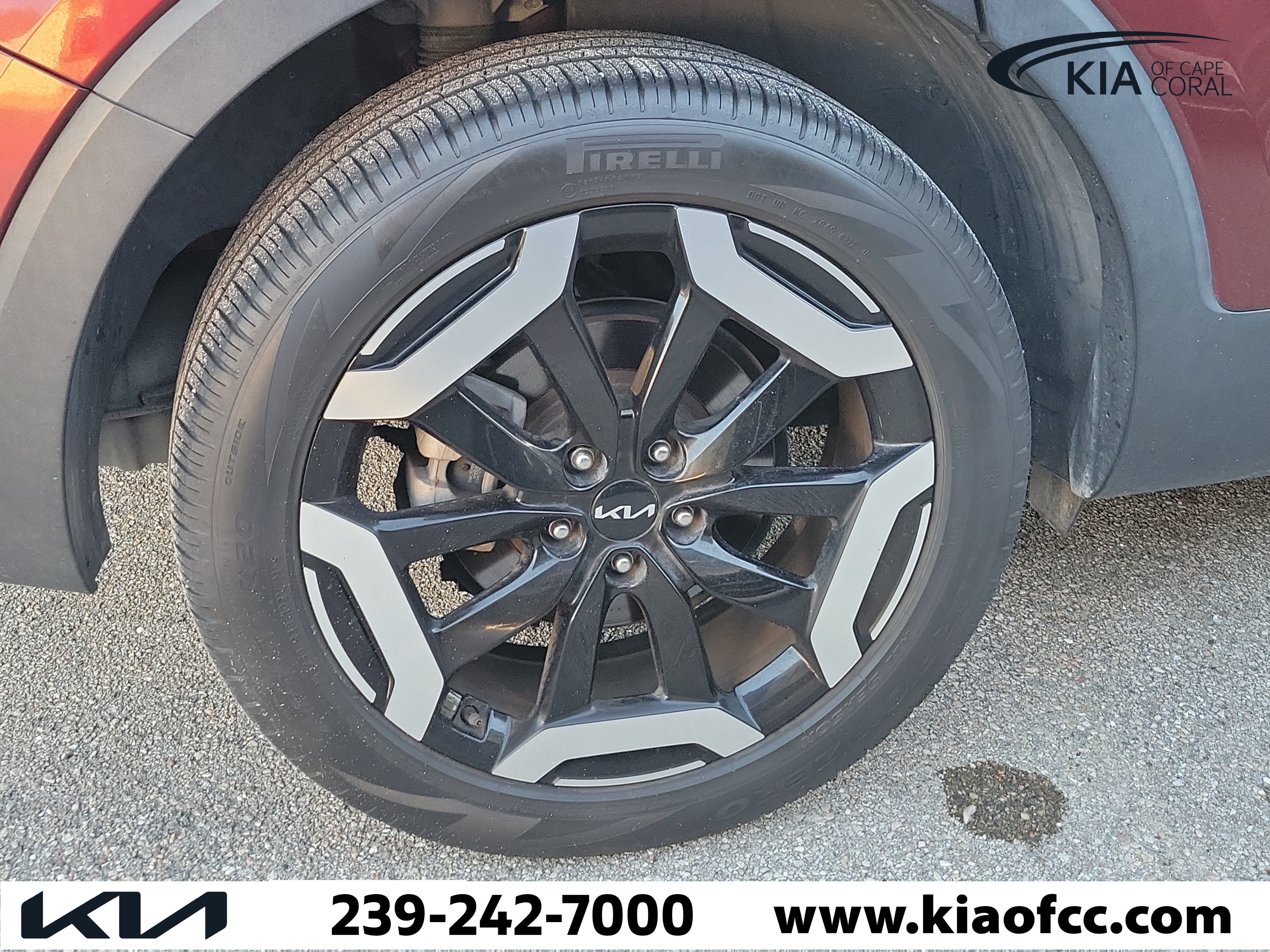 Certified 2023 Kia Telluride S w/ S Sunroof Package AWD/4WD image 7