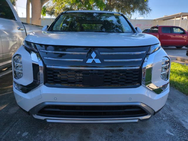 Used 2026 Mitsubishi Outlander SE FWD image 2