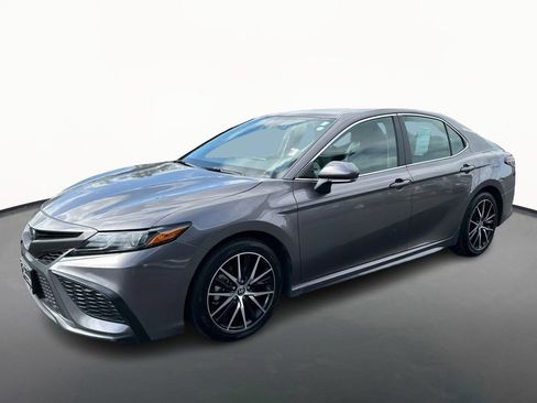 Used 2024 Toyota Camry SE w/ Cold Weather Package AWD/4WD image 7
