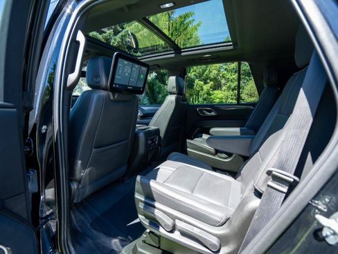 Used 2021 Chevrolet Tahoe RST w/ Luxury Package AWD/4WD image 18