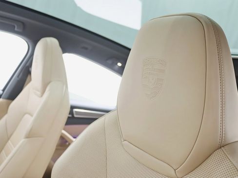 Used 2023 Porsche Cayenne Platinum Edition image 26