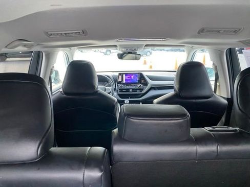 Used 2023 Toyota Highlander XLE image 12