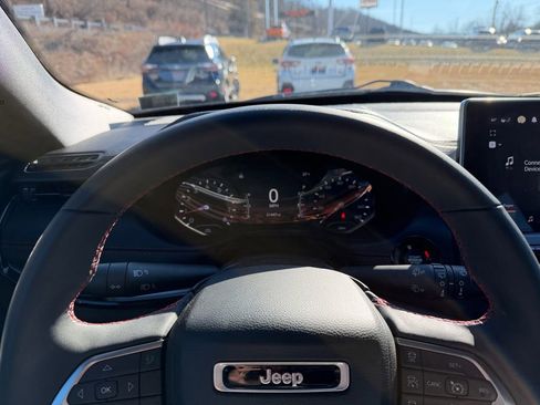 Used 2023 Jeep Compass Trailhawk w/ Trailhawk Convenience Group image 16