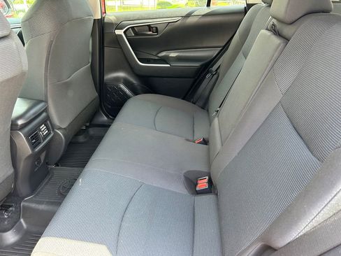 Used 2022 Toyota RAV4 LE FWD image 15