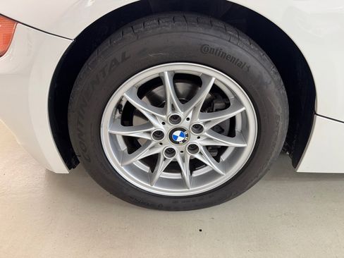 Used 2004 BMW Z4 2.5i image 23