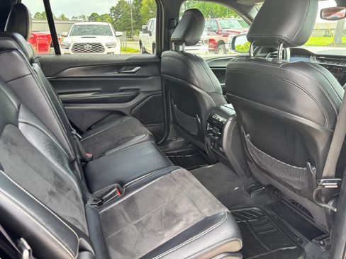 Used 2023 Jeep Grand Cherokee L Laredo AWD/4WD image 19