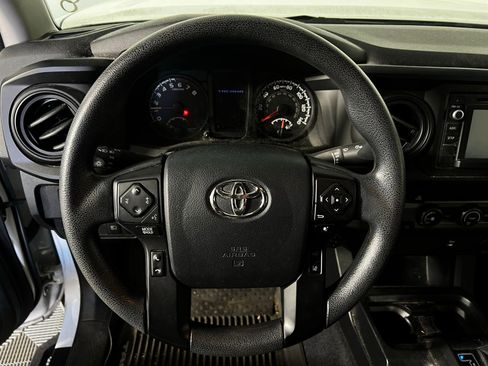 Used 2019 Toyota Tacoma SR image 9