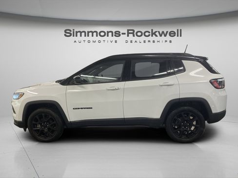 Used 2022 Jeep Compass Latitude w/ Convenience Group AWD/4WD image 2