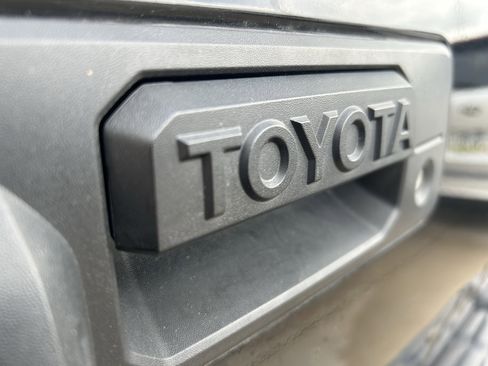 Certified 2019 Toyota Tundra SR5 w/ TRD Off Road Package AWD/4WD image 10