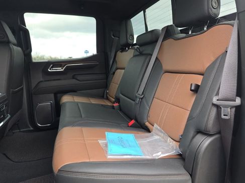 Used 2024 Chevrolet Silverado 1500 High Country w/ Z71 Off-Road Package image 10