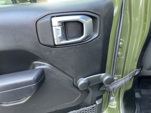 Used 2022 Jeep Gladiator Sport image 12