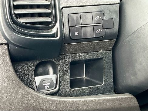 Used 2024 RAM ProMaster 2500 w/ Convenience Group image 10