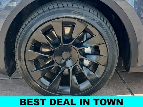 Used 2022 Tesla Model Y Long Range AWD/4WD image 37
