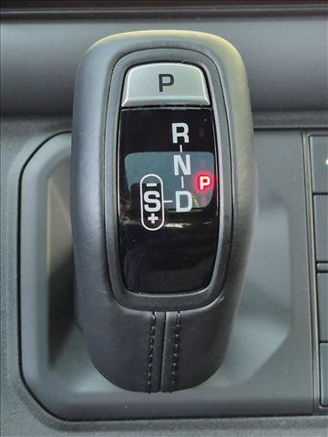 Used 2025 Land Rover Defender 130 X-Dynamic SE AWD/4WD image 12