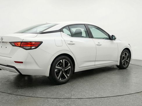 Used 2025 Nissan Sentra SV FWD image 9