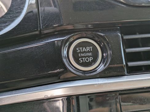 Used 2022 Nissan Pathfinder SL image 29