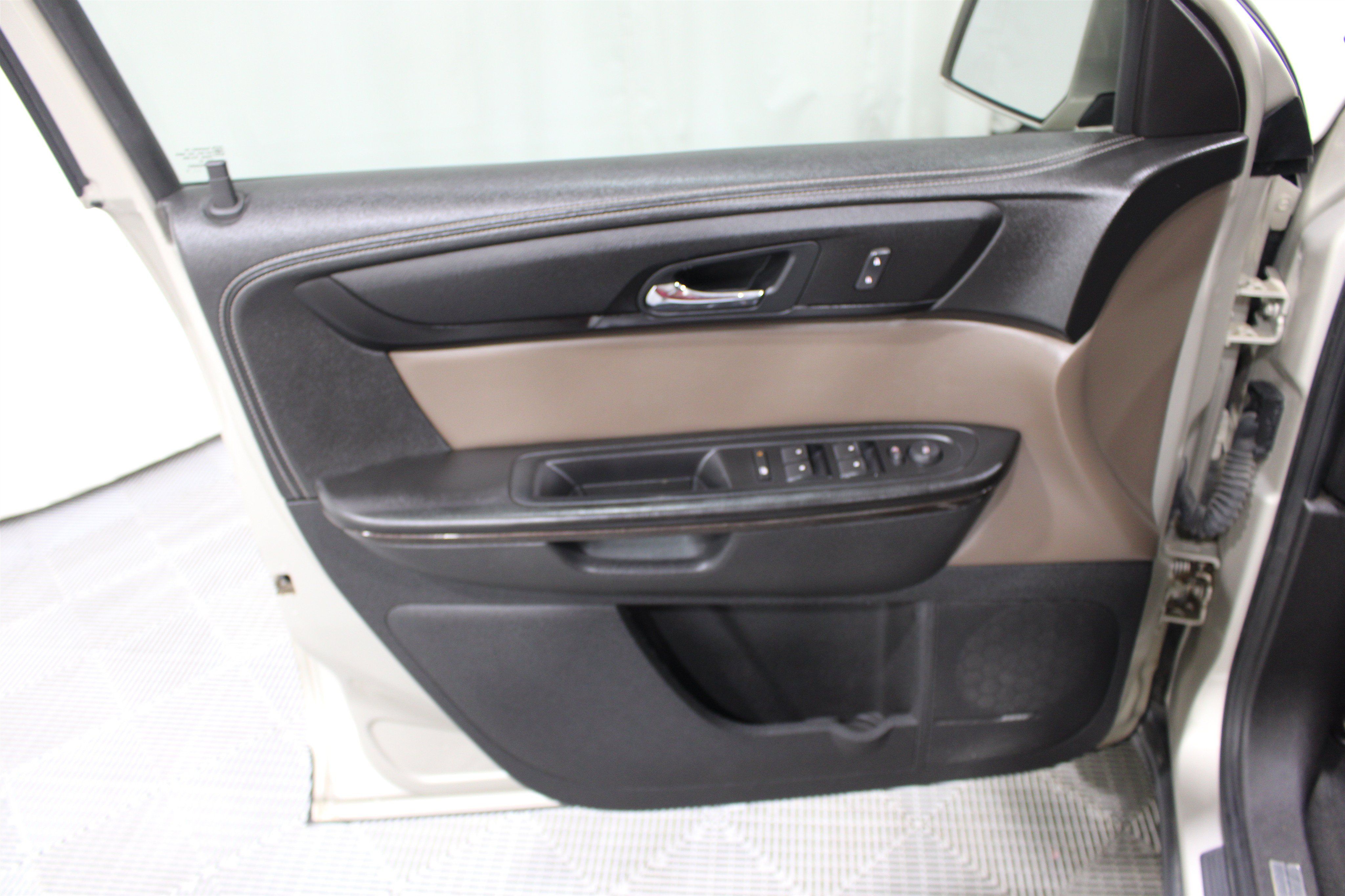 Used 2015 GMC Acadia SLT w/ Open Road Package FWD image 6