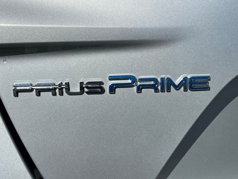 Used 2022 Toyota Prius Prime LE FWD image 13