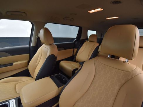 Certified 2024 Kia Carnival LX image 14