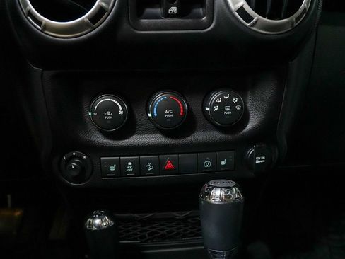 Used 2017 Jeep Wrangler Unlimited Sahara w/ Connectivity Group AWD/4WD image 14