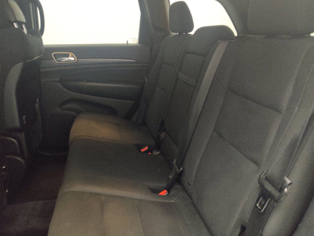 Used 2017 Jeep Grand Cherokee Laredo RWD image 18