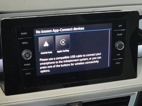 New 2026 Volkswagen Taos SE image 9