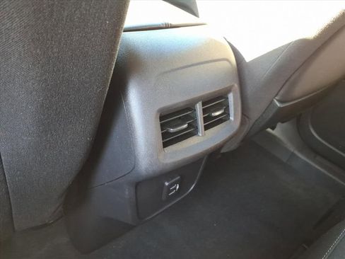 Used 2024 GMC Terrain SLE w/ Driver Convenience Package image 9